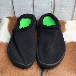 Oofos men black slippers size 11